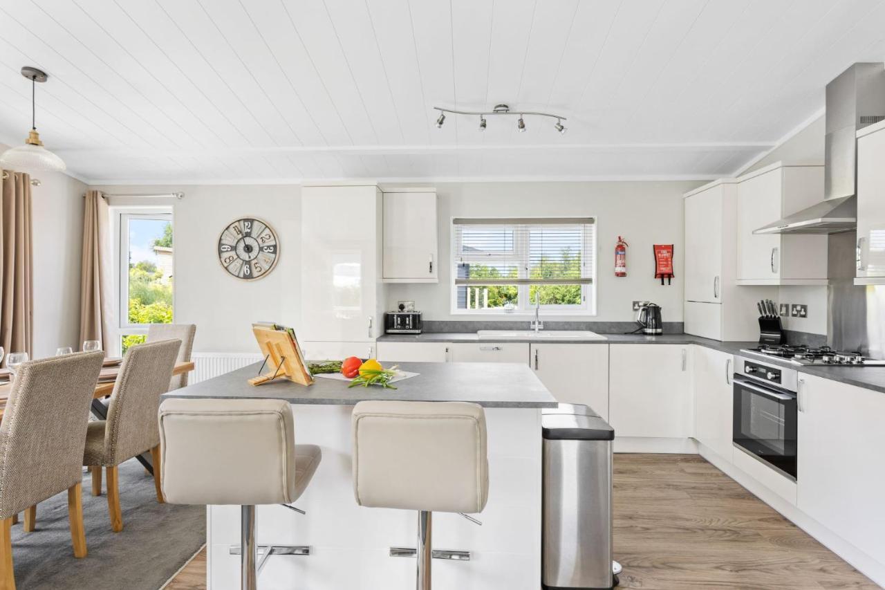 Rose Lodge, 21 Roadford Lake Lodges Lifton Экстерьер фото